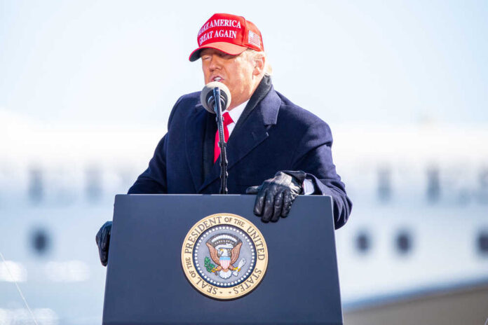 Fayetteville,,Nc,/,Usa,-,11/02/20:,Republican,Presidential,Candidate,And