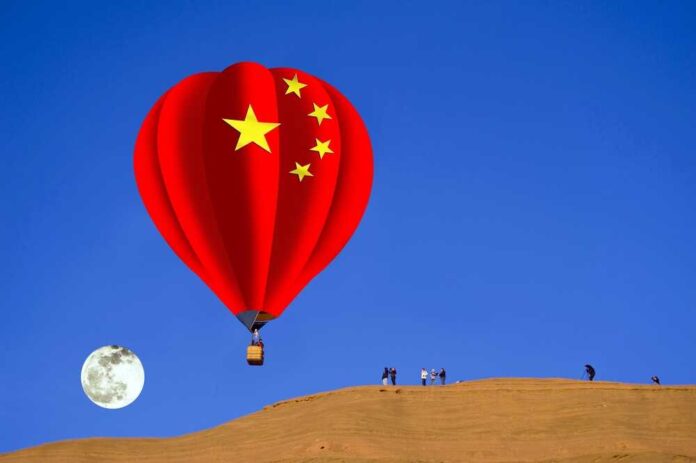 China,Spy,Balloon,In,America,Waiting,To,Be,Shot,Down.