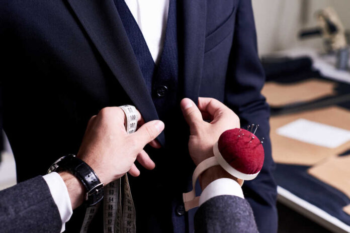 Closeup,Of,Tailor,Fitting,Bespoke,Suit,To,Model,,Hands,With