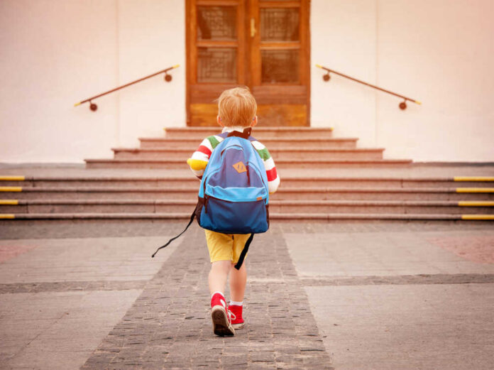 Happy,Smiling,Kid,In,Glasses,Is,Going,To,School,For