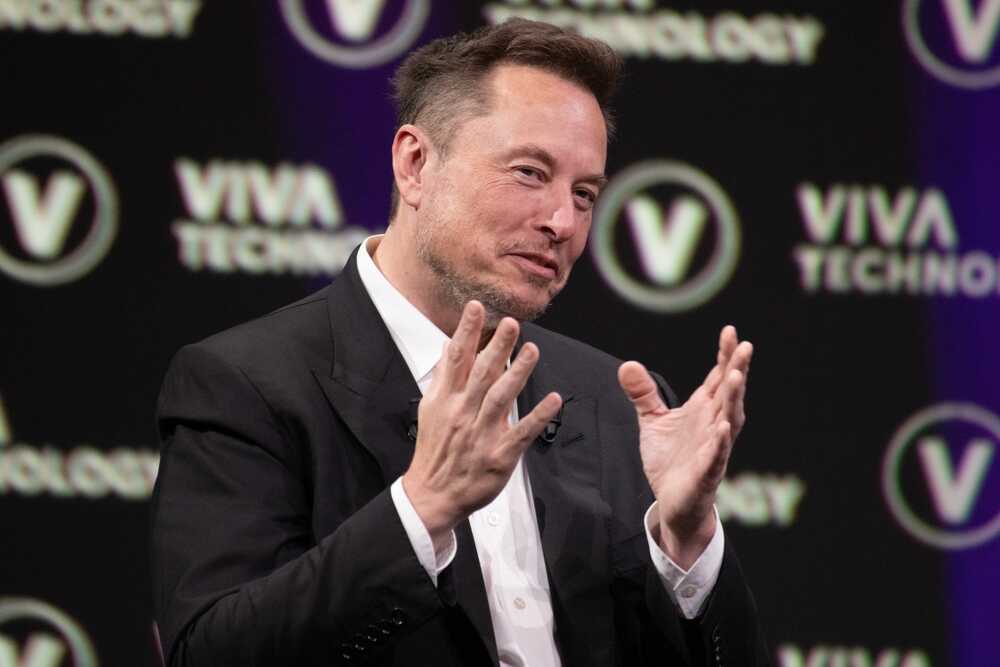 Elon Musk Calls Fed Foolish For Not Reducing Interest Rates Republican Peak