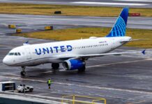 Teen’s Speaker Sparks Mid-Flight U-Turn United Airlines Airbus A319 taxiing on a wet airport tarmac