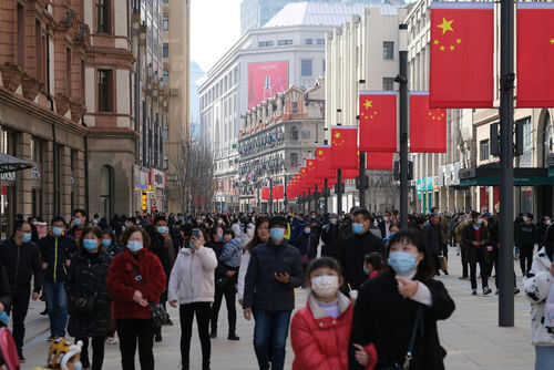 flu-in-china1926864821jpg Crowded street with people wearing masks and flags