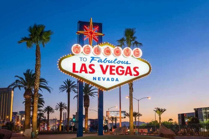 shutterstock_497449417 Welcome to Las Vegas sign at dusk