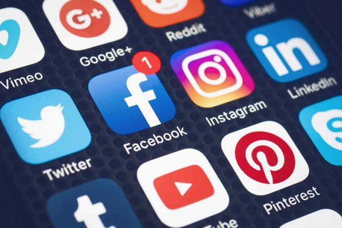 Smartphone screen showing social media app icons